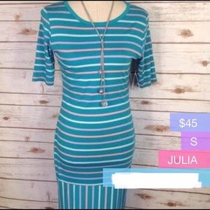 2/$20 LuLaRoe Julia S